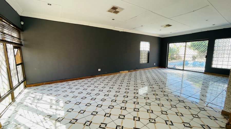 5 Bedroom Property for Sale in Van Der Hoff Park North West